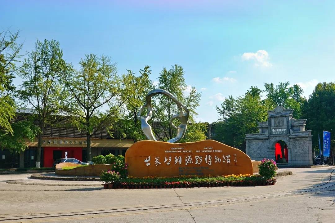 彩角逐, 秋游南充揽, AA