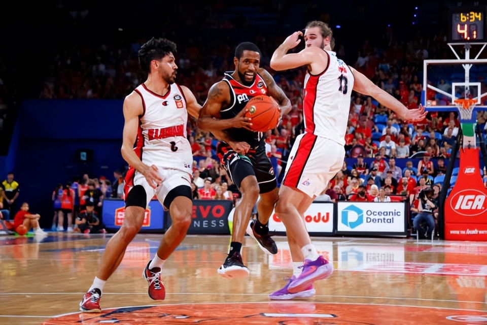 前CBA外, 次拿到NB, 场均数据为 前CBA外, 次拿到NB, 场均数据为