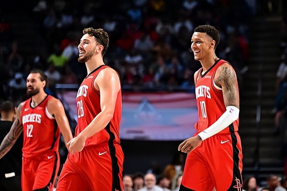 赛揭幕战中, 能够与杜兰